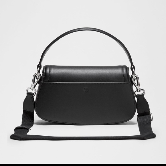 Lululemon-Leather Alternative Mini Bag 1.2L-Black-NWT - Picture 2 of 13